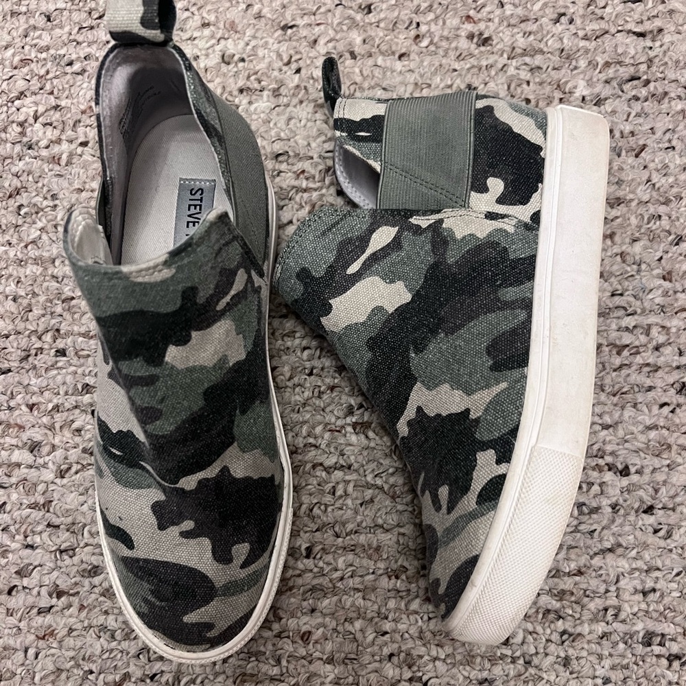 Steve Madden camo wedges